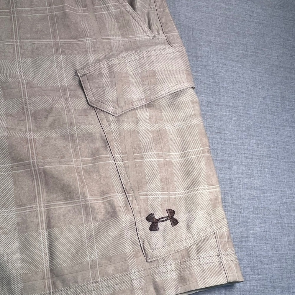 Under Armour Mens HeatGear Plaid Cargo Shorts Tan Loose Fit Size 40 - Picture 7 of 10